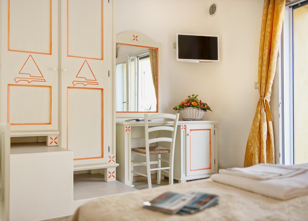 Domo La Vela - Affittacamere - Living SantʼAntìoco Cameră foto